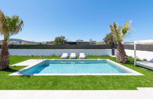 Petaloudes Villa | Relax at Martinis Villas: 4-Star Oceanfront Retreat