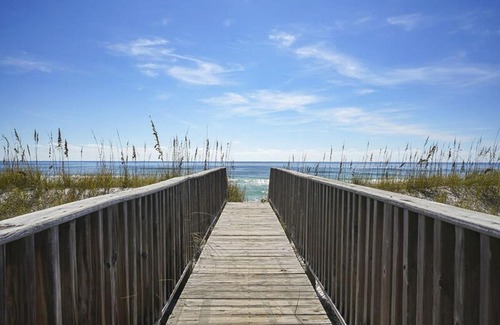 Destin House | Relax at Martinis in the Sand - 4-Star Beachfront Oasis
