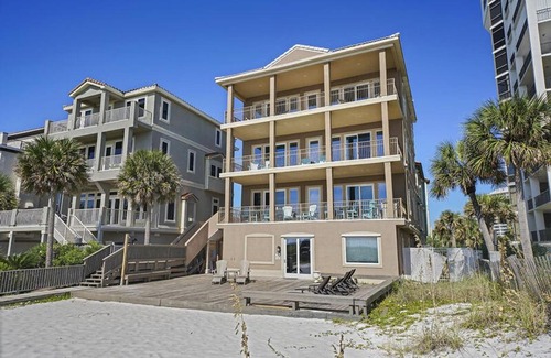 Destin House | Relax at Martinis in the Sand - 4-Star Beachfront Oasis