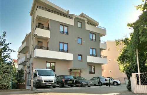 Maini Apartment | Welcoming Martinović Rooms: 9/10 Rated & Family Friendly