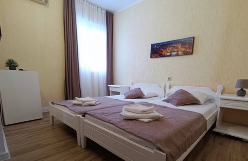 Maini Apartment | Top-Rated Martinovic Rooms with Oceanfront Views