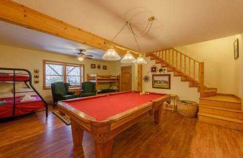 Seven Devils House | Experience Comfort at Martins Nest: Pet-Friendly Retreat