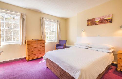 St. Peter Port House | Welcoming Marton Guest House: Family-Friendly Stay Awaits