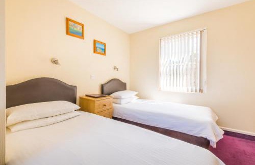 St. Peter Port House | Welcoming Marton Guest House: Family-Friendly Stay Awaits