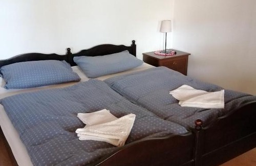 Gelse House | Martonvendeghaz 2: Highly Rated Stay with Family-Friendly Amenities