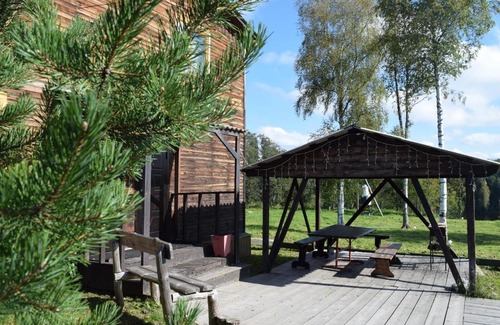 Petrovsky House | Cozy Martsialnye Kluchi Guest House with Ocean Views