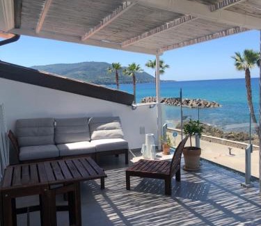 Santa Maria di Castellabate Apartment | Martuscelli Suite: Oceanfront Escape with Pool & Hot Tub
