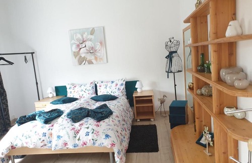 Bad Sobernheim Apartment | Modern Marumparkblick: Family & Pet-Friendly Retreat