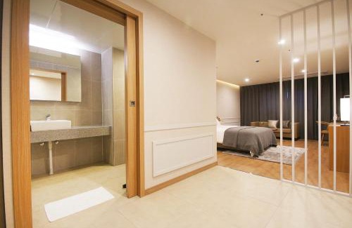 Naju Hotel | Guest Rated Maruo Hotel: Family-Friendly with Pool Access