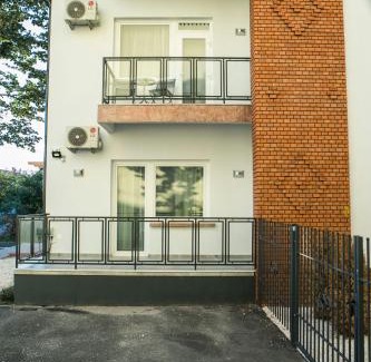 Mako Apartment | Discover Marusius Apartmanház: 9.7/10, Pet & Child Friendly