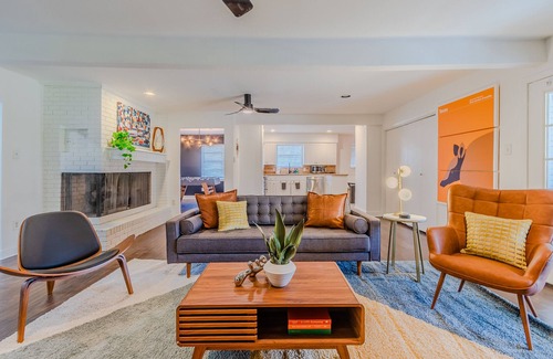 Grand Prairie House | Pet-Friendly Getaway Near ATT Stadium and 6 Flags
