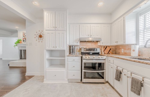 Grand Prairie House | Pet-Friendly Getaway Near ATT Stadium and 6 Flags