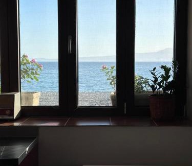 Akrogialion Apartment | Scenic Marvel Sea View 3 with Oceanfront Access