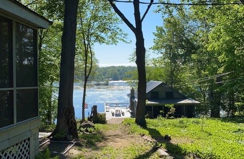 Red Creek Cottage | Marvelous 5-bedroom bayside cottage with WiFi in Red Creek.