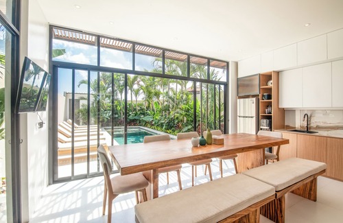 Berawa Villa | Marvelous 6BR 2 Mins to Beach