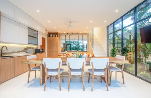 Berawa Villa | Marvelous 6BR 2 Mins to Beach