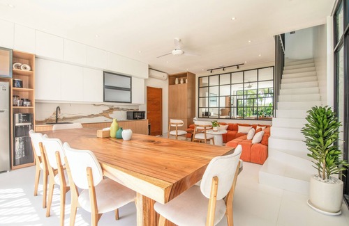 Berawa Villa | Marvelous 6BR 2 Mins to Beach