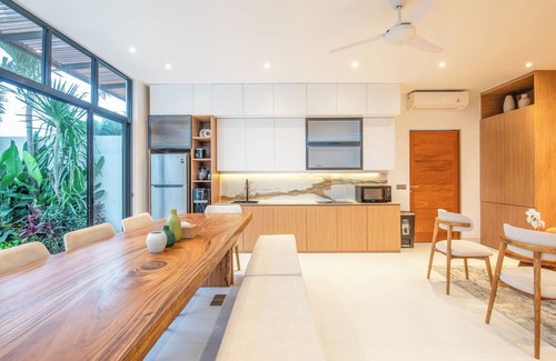 Berawa Villa | Marvelous 6BR 2 Mins to Beach