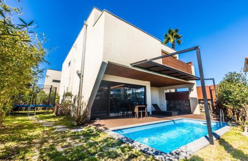 Jongdal-ri Villa | Relax at Marvillrick Spa & Poolvilla with Premium Amenities