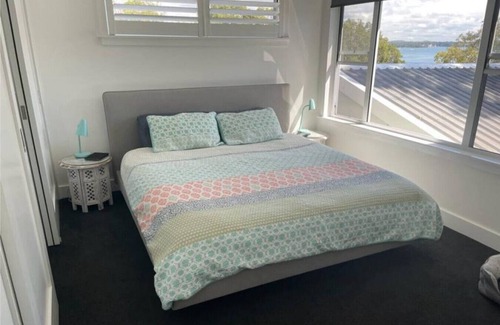 Wangi Wangi House | Unwind at Marvins and Maceys - Enjoy Lake Views & Breakfast