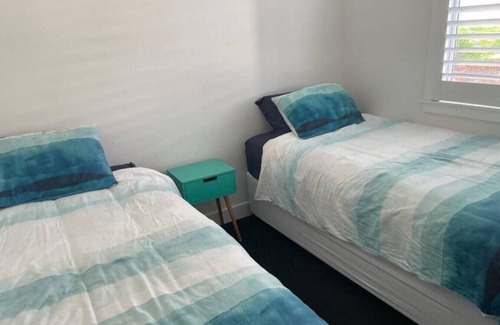 Wangi Wangi House | Unwind at Marvins and Maceys - Enjoy Lake Views & Breakfast