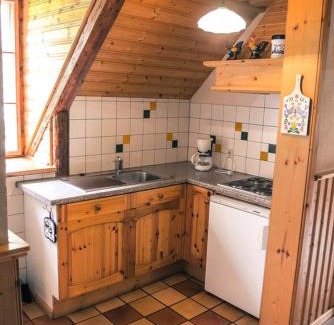 Neuberg An Der Muerz Apartment | Discover Marx Bauernhaus: Pet-Friendly Retreat with Breakfast