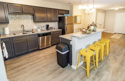 Newburgh Apartment | Mary - H: Ideal 2bd Apartment with Pool & Wi-Fi Access