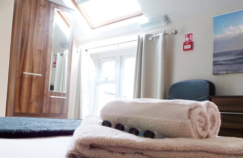 Porthcawl Bed & Breakfast | Family-Friendly Mary House with Breakfast Options Await