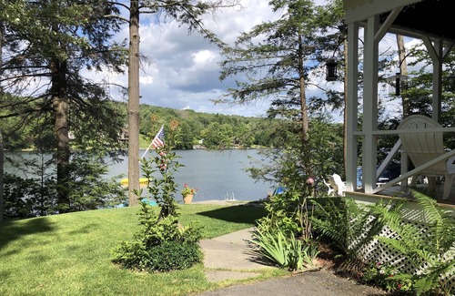 Brackney Cottage | Unforgettable Mary Jane Cottage at Laurel Lake with Pool & Views