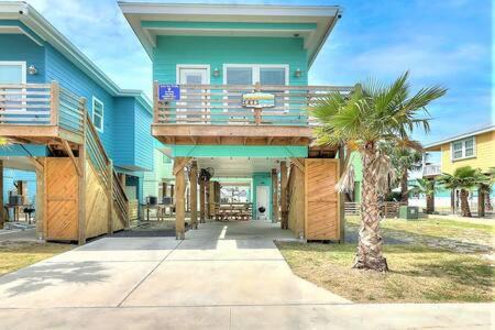 Port Aransas House | Exceptional Holiday Homes in TX with Pool & Family Fun