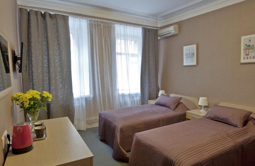 Zamoskvorechye District Hotel | Magical Mary Poppins Hotel - Pet Friendly with Breakfast
