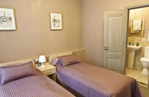 Zamoskvorechye District Hotel | Magical Mary Poppins Hotel - Pet Friendly with Breakfast