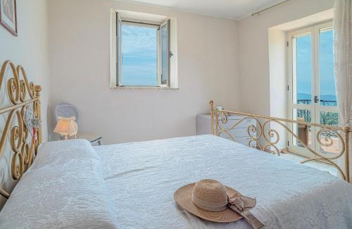 Laureana Cilento Apartment | Discover Villa del Capitano Lampo with Breakfast & Hot Tub