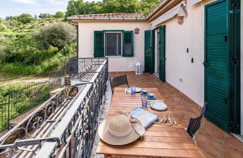 Laureana Cilento Apartment | Discover Villa del Capitano Lampo with Breakfast & Hot Tub