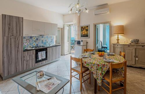 Laureana Cilento Apartment | Discover Villa del Capitano Lampo with Breakfast & Hot Tub