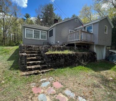 Sebago Villa | Discover Mary's Lakeview - Ideal for Families and Pets