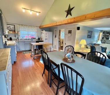 Sebago Villa | Discover Mary's Lakeview - Ideal for Families and Pets