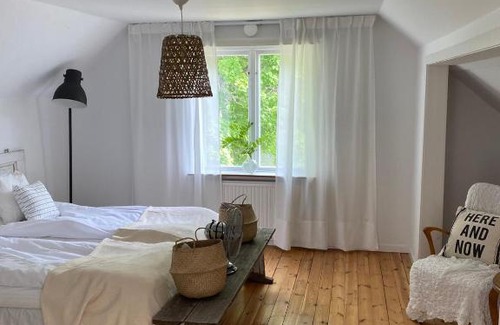 Hyggby House | Discover Marys Cafe & Butik: Pet-Friendly Getaway
