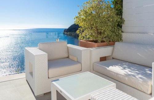 La Canuta House | Maryvilla Inspiración: Oceanfront Bungalows with Hot Tub
