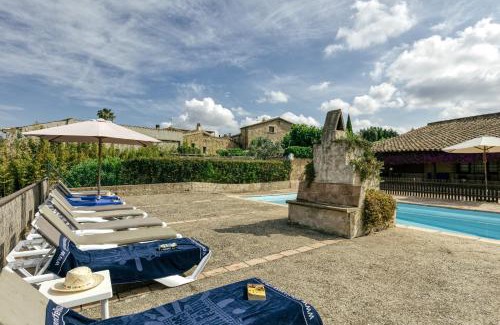 Llampaies House | Experience La Masía Grande de Can Gat Vell - A Family Retreat