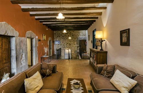 Llampaies House | Experience La Masía Grande de Can Gat Vell - A Family Retreat