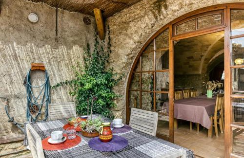 Llampaies House | Experience La Masía Grande de Can Gat Vell - A Family Retreat