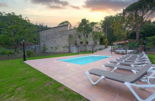 Arbucies Ski Chalet | Discover Masía Can Janet: Oceanfront Retreat, 4-Star Bliss