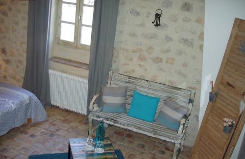 La Garde-Adhemar Bed & Breakfast | Idyllic Mas Bella Cortis with Oceanfront Pool & Dining