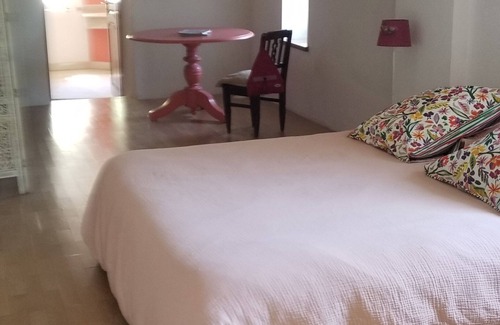 Cros House | Serene Mas Cévenol: Ocean Views & Relaxing Spa Retreat
