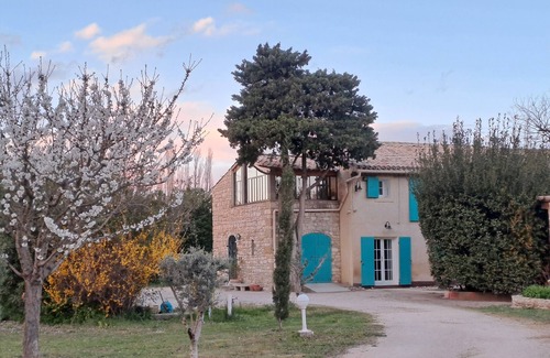 Caderousse Apartment | Experience Mas Campagne étoilée: Pet-Friendly Retreat