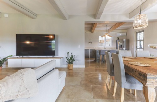 Noves Villa | Mas Carla: Elegant Home with Pool in Charming Noves