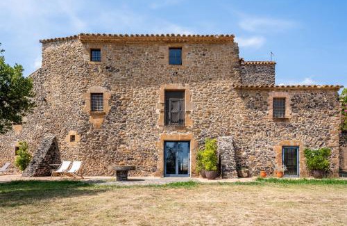 Rupia Villa | Discover Mas Català: Oceanfront Family Retreat with Pool