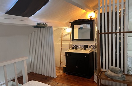 Plan-d'Orgon Bed & Breakfast | Unforgettable Stay at Mas D'auseu: Pool & Breakfast Included