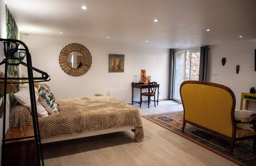 Portiragnes House | Exceptional Mas de Bellegou B&B with Restaurant & Breakfast